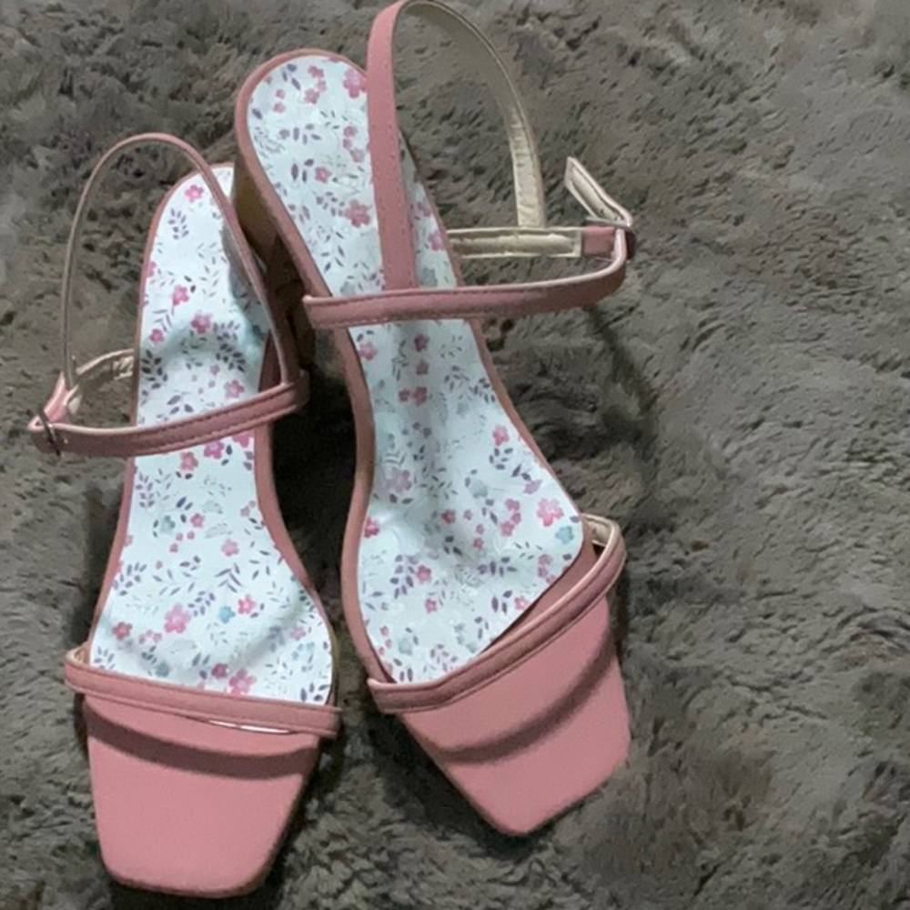 NON BRANDED PINK STRAP HEELS SIZE 8.5